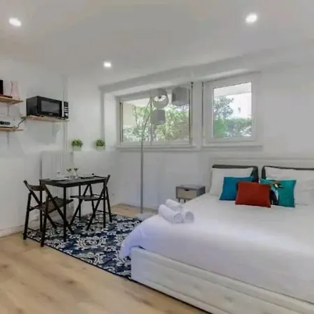 Parc De L'orangerie, Studio Apartment