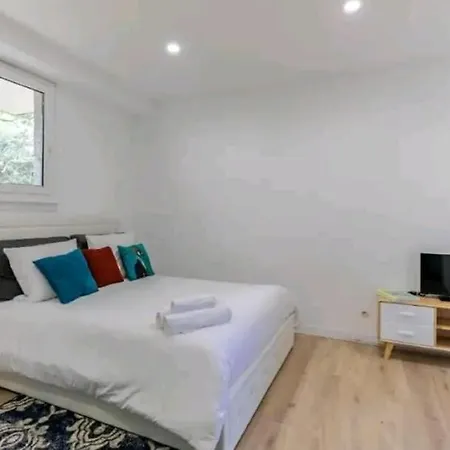 Parc De L'orangerie, Studio Apartment